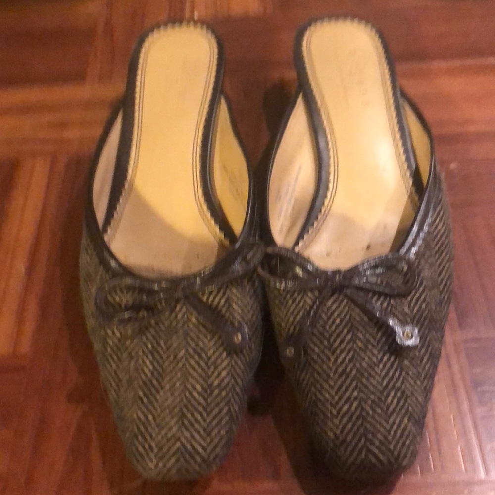 Access shoes.